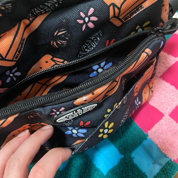 ZUMIEZ x PETALS AND PEACOCKS SIDE BAG - Picture 3 of 4